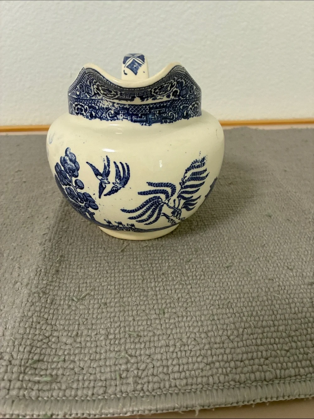 Vintage Blue willow transfer where picture. Good condition.